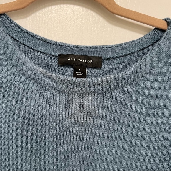 Ann Taylor sweater short sleeve top with ruffle detail, size small - Picture 4 of 5